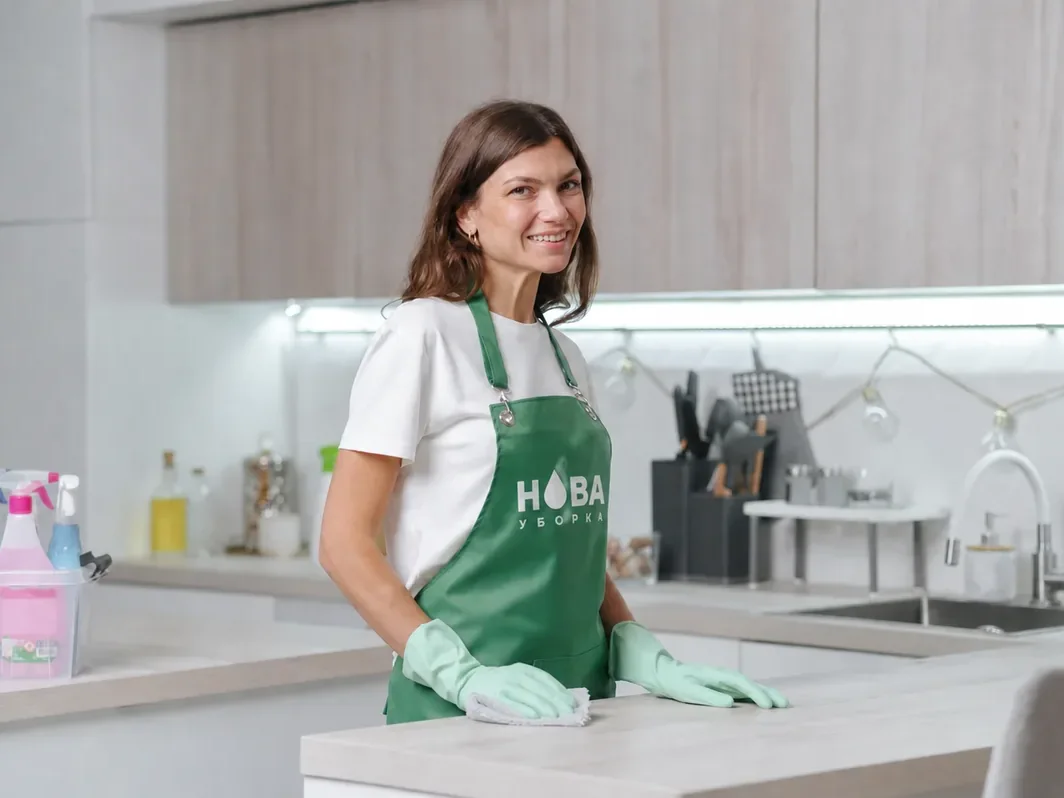 Срочная уборка квартиры в Твери — клинер НОВА за работой